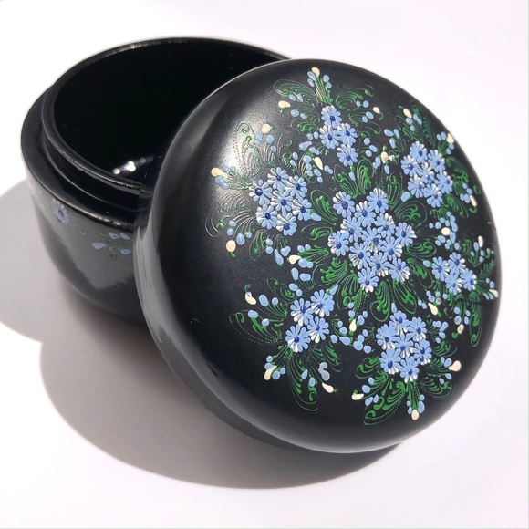 Black Lacquer Round Trinket Box Floral Hand Painted Delicate Blue Flowers AS IS - Picture 7 of 16